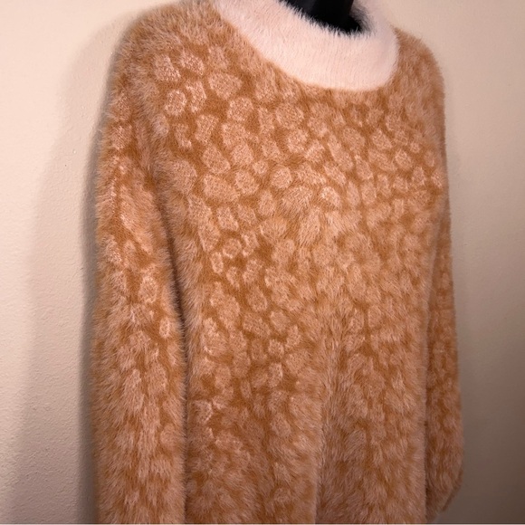 Large Listacle Peach Salmon Animal Print Fuzzy Knit Sweater Long Sleeve Soft - Picture 4 of 13
